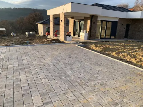 Staza oko kuće od behaton ploča — realizacija SLOG (21)