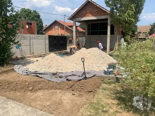 Popločano dvorište od behaton ploča — realizacija SLOG (37)